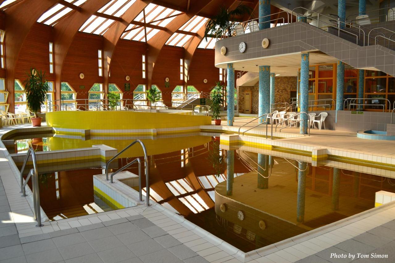 Tisia Hotel & Spa Tiszaújváros Exteriör bild