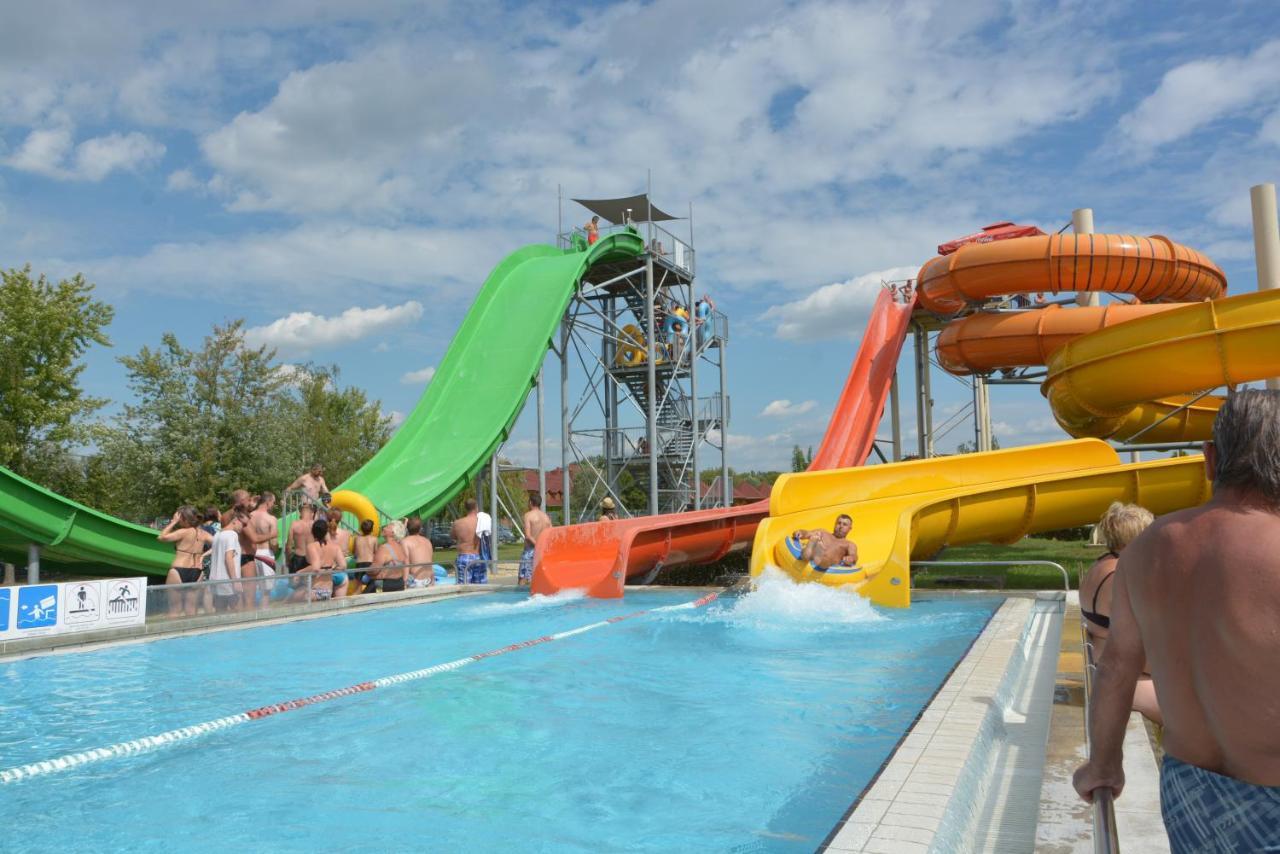 Tisia Hotel & Spa Tiszaújváros Exteriör bild