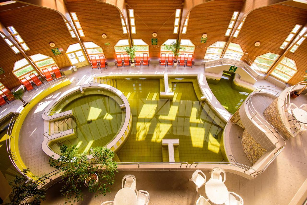 Tisia Hotel & Spa Tiszaújváros Exteriör bild