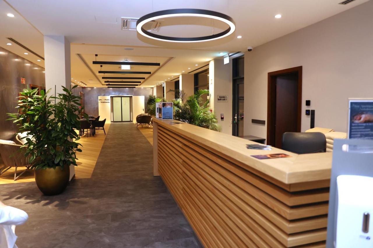 Tisia Hotel & Spa Tiszaújváros Exteriör bild