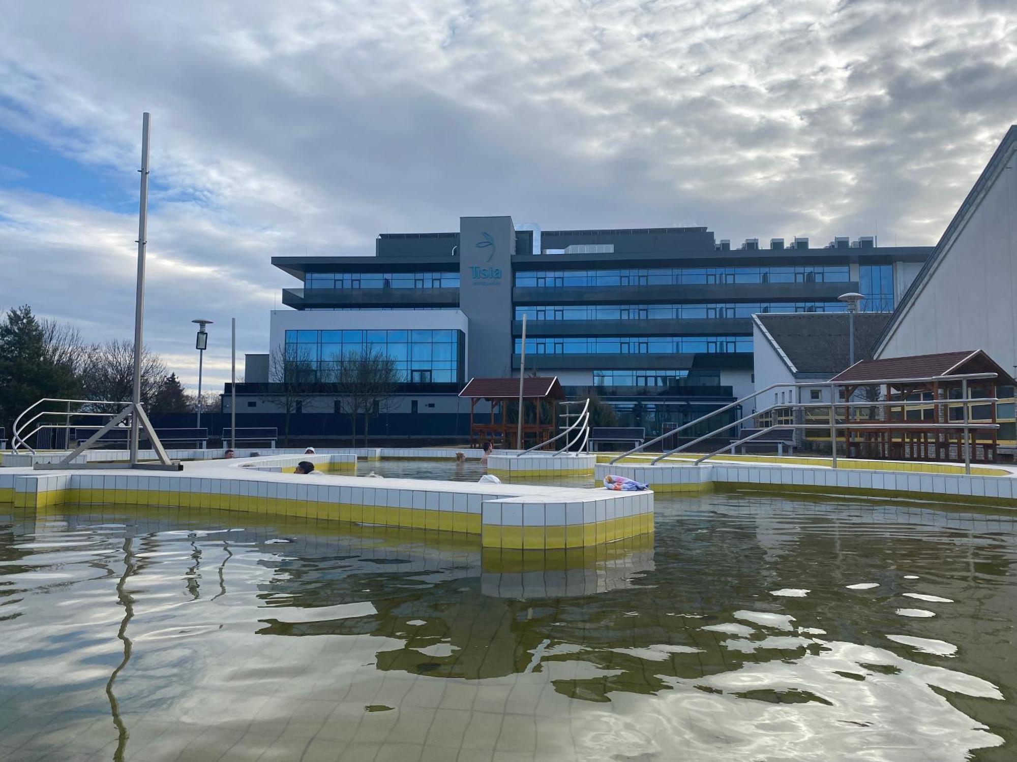 Tisia Hotel & Spa Tiszaújváros Exteriör bild