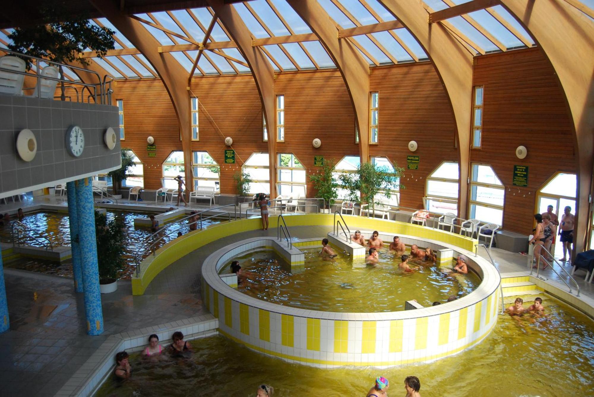 Tisia Hotel & Spa Tiszaújváros Exteriör bild