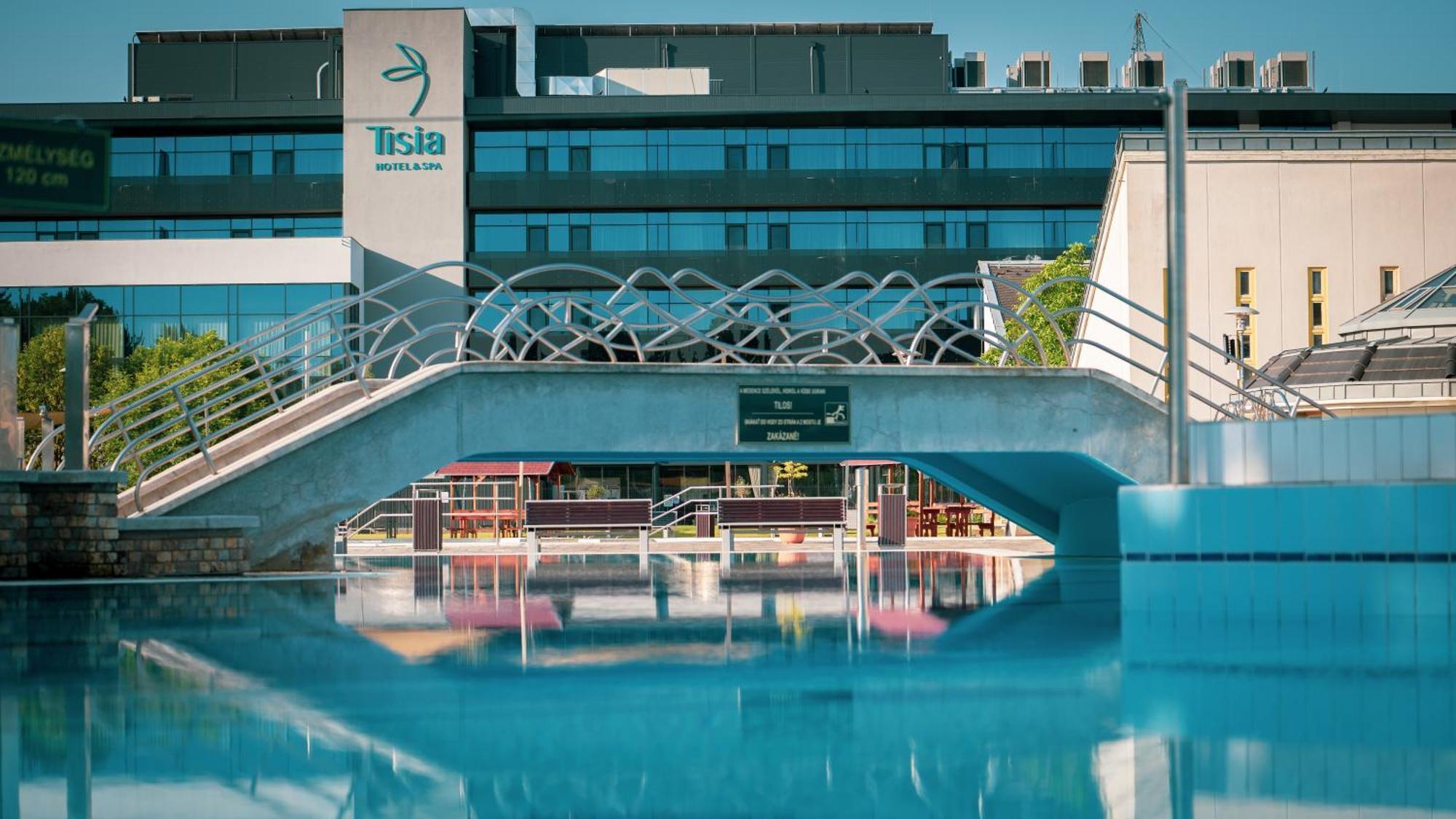Tisia Hotel & Spa Tiszaújváros Exteriör bild