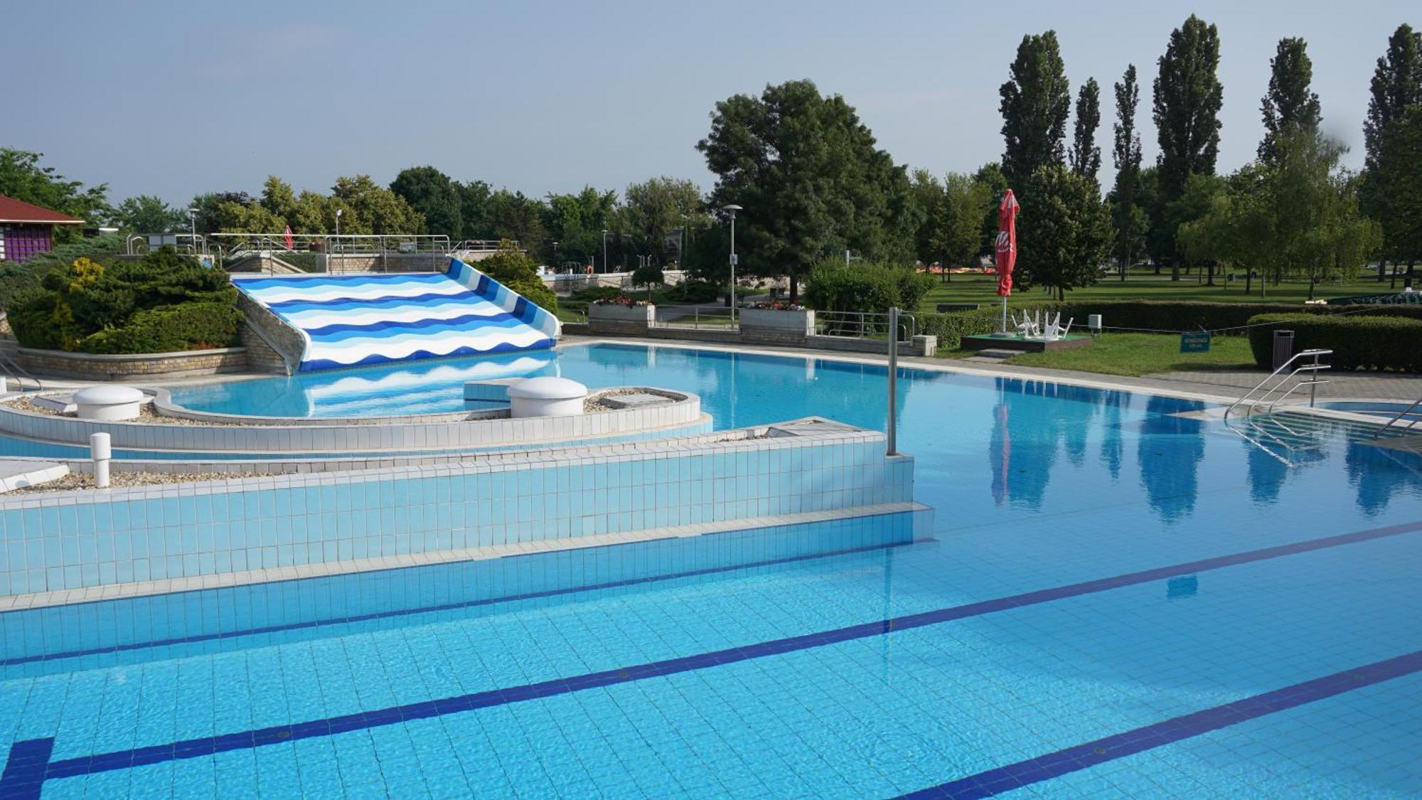 Tisia Hotel & Spa Tiszaújváros Exteriör bild