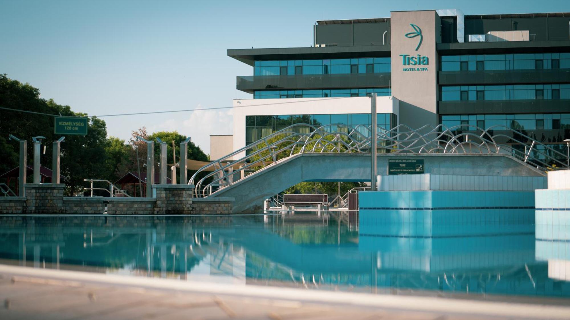 Tisia Hotel & Spa Tiszaújváros Exteriör bild